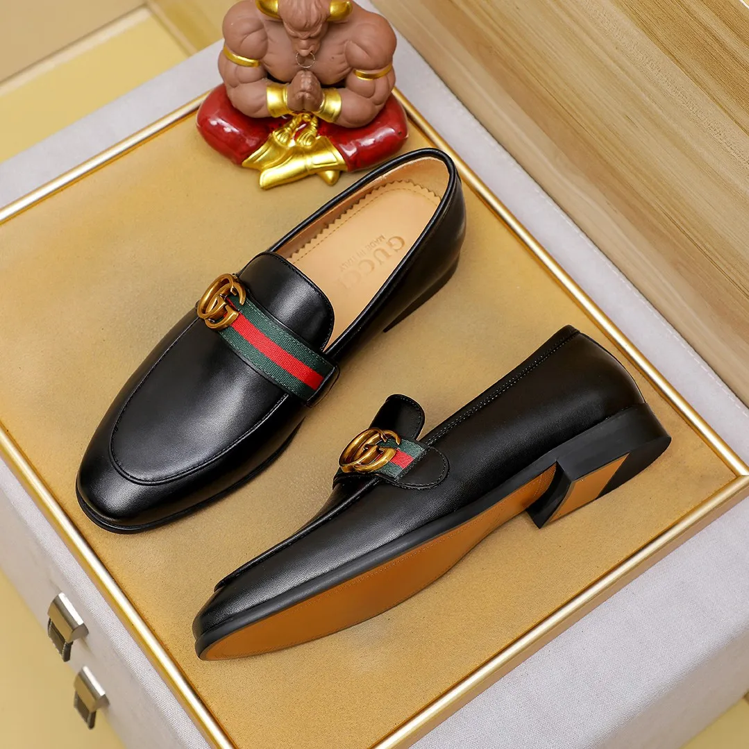 Men's men's shoes 💰380 🆘【GUCCI】Gucci ·🐂里· Hot-selling beanie shoes, top brand luxury, top quality, latest fashion beanie shoes.. The upper is made of original first-layer cowhide. (Full first-layer water-dyed 🐂 leather and lining). The original stylish and stylish soft rubber wear-resistant and non-slip outsole is light and comfortable on the foot, available in 2 colors! Matching code: 38 / 45